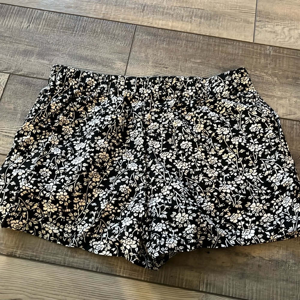 Adorable Loft size medium shorts.